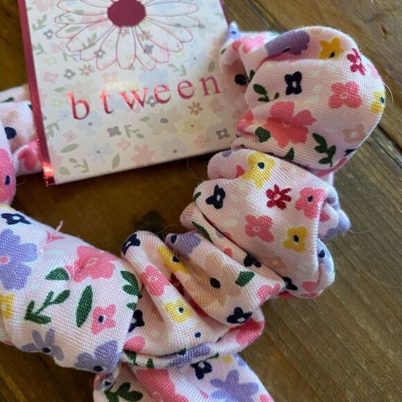 Btween 3 Piece Outfit Pink Floral Shorts Top Hair Tie - Picture 12 of 12